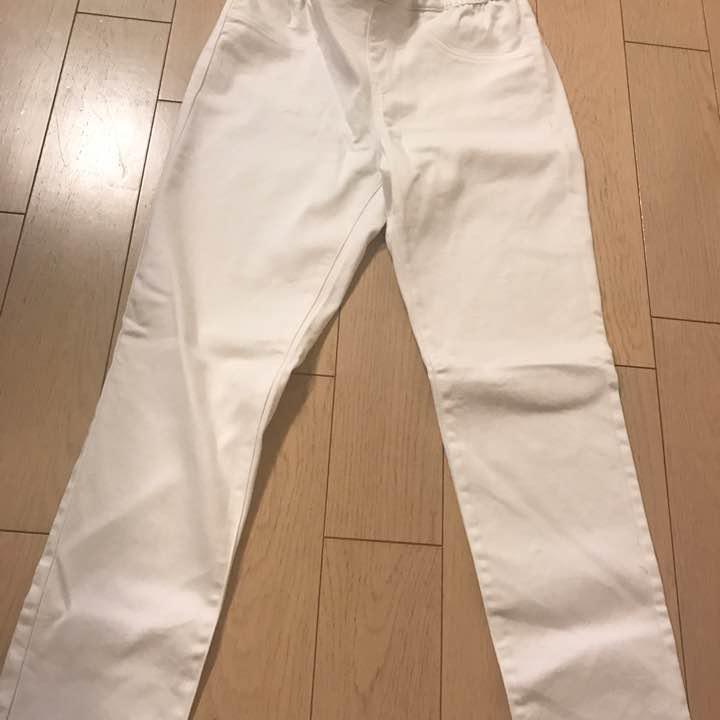 白のパンツ
