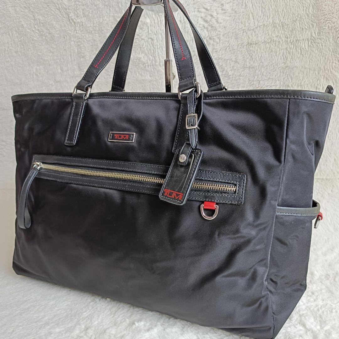 A4可 美品 TUMI ナイロン レザー トートバッグ 黒 バミューダ チャーム A4可 美品 TUMI ナイロン レザー トートバッグ 黒 バミューダ