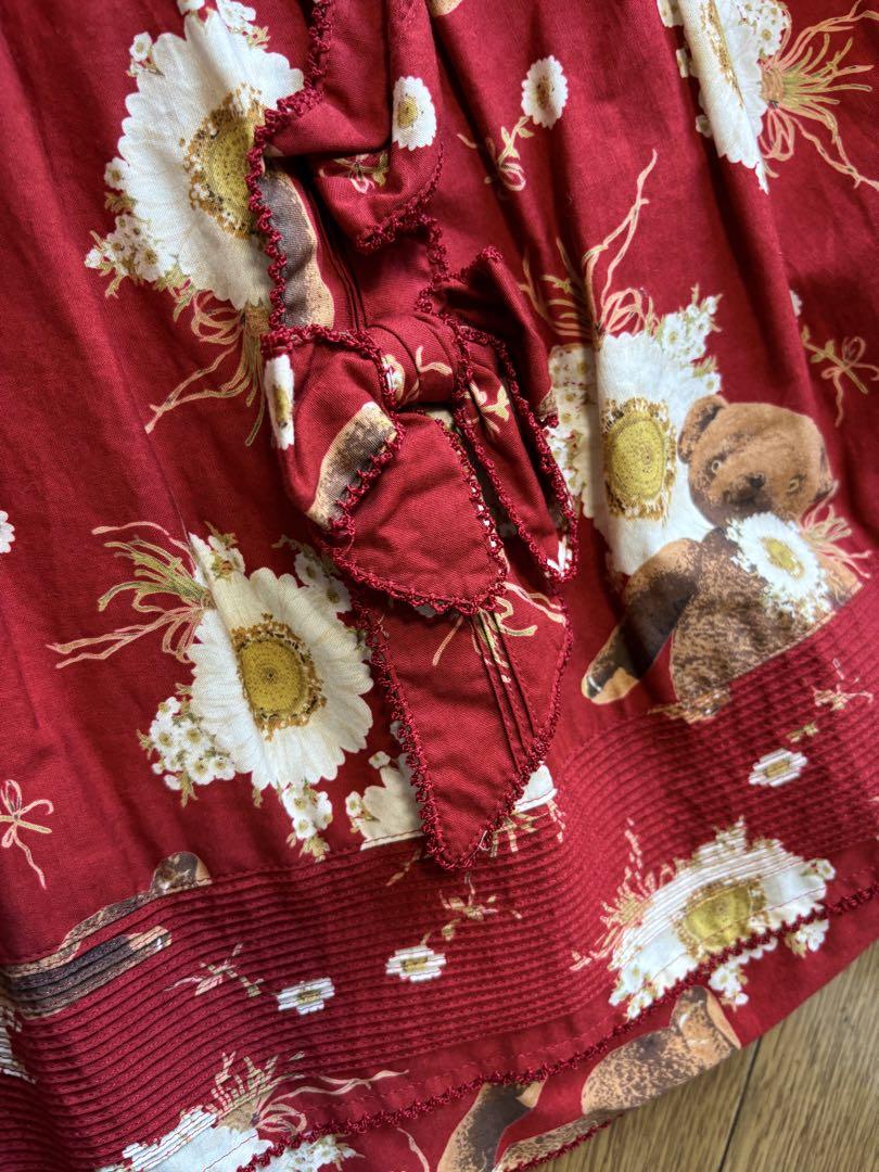 ワンダフルワールドのくまさんブーケ刺繍タブリエとお揃いのタク仕上げスカート ワンダフルワールドのくまさんブーケ刺繍タブリエとお揃いのタク