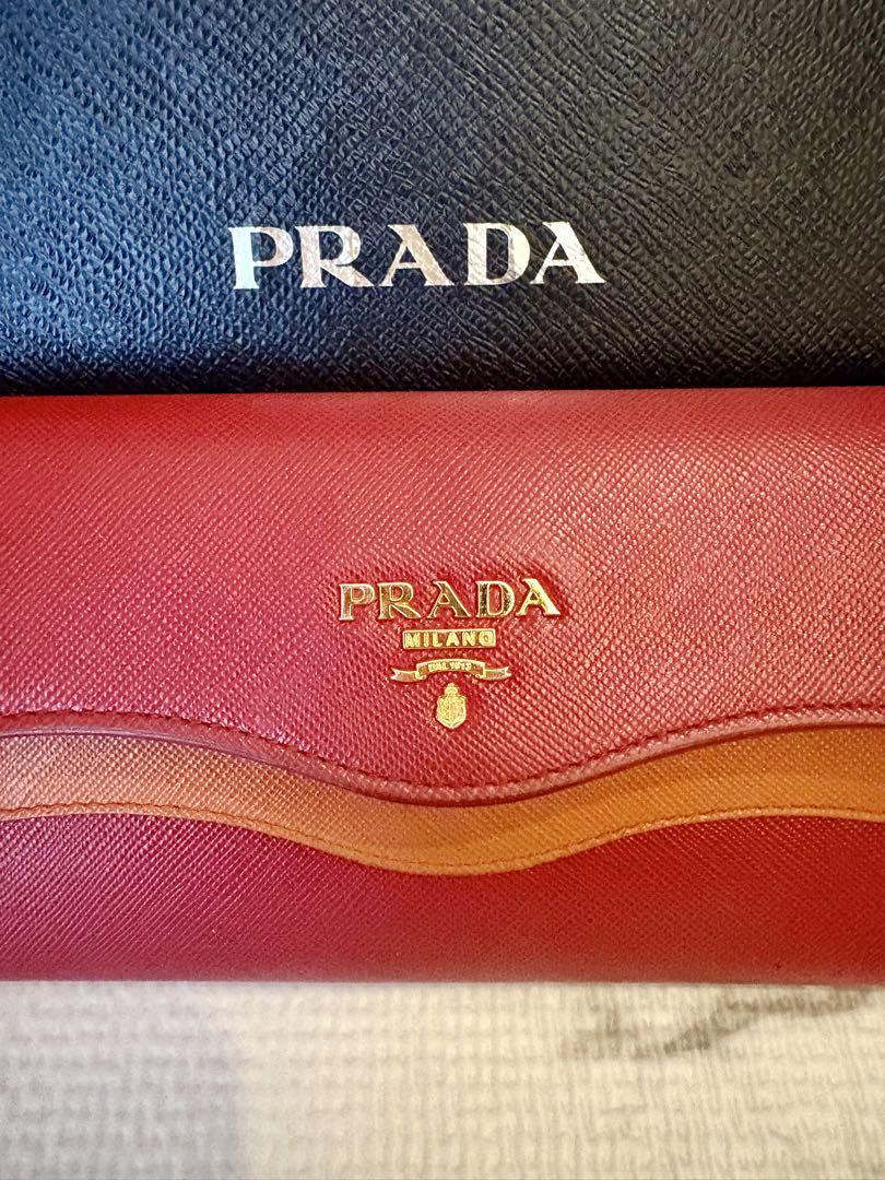 PRADA レッドオレンジ 長財布