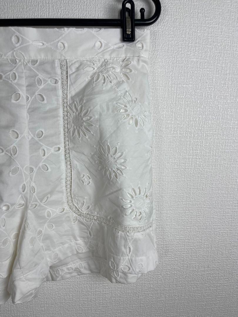 【新品タグ付き】ZARA ザラ 刺繍ホワイトショートパンツ XS