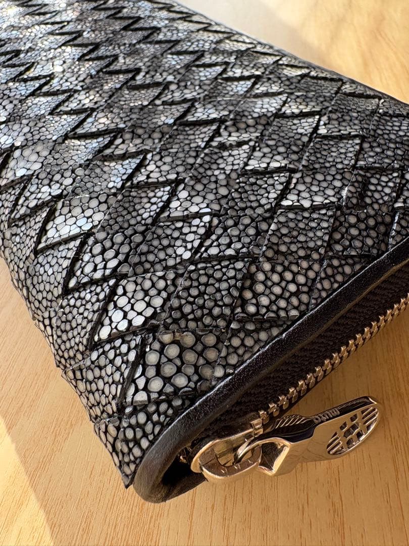 スティングレイレザー編み込み長財布やや傷や汚れあり