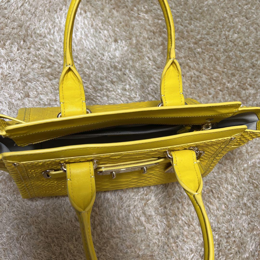 COACH☆ハンドバッグスワッガー 27 エンボスド パイソン型押し