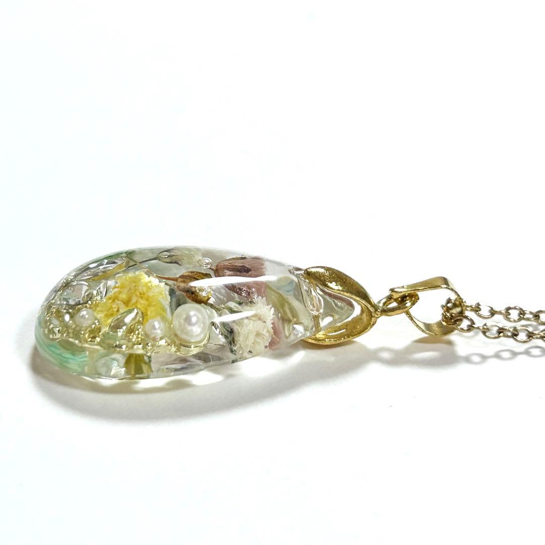 A25-501 レジンネックレス(かすみ草&キラキラバタフライ)雫パステル