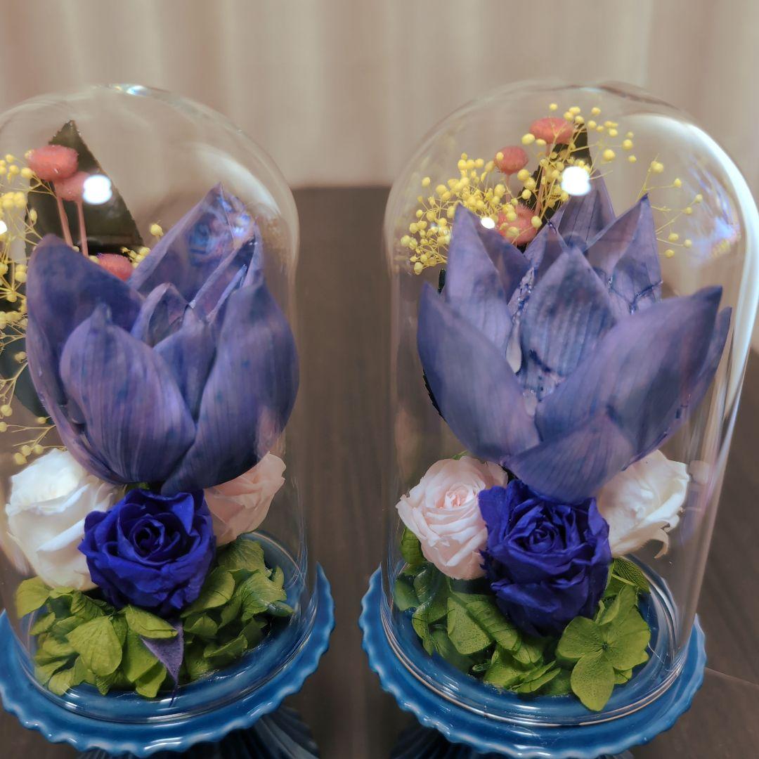 特選仏花　蓮の花　ガラスドーム　中サイズ一対　造花無し　プリザーブドフラワー 特選仏花 蓮の花 ガラスドーム 中サイズ 一対 造花無し