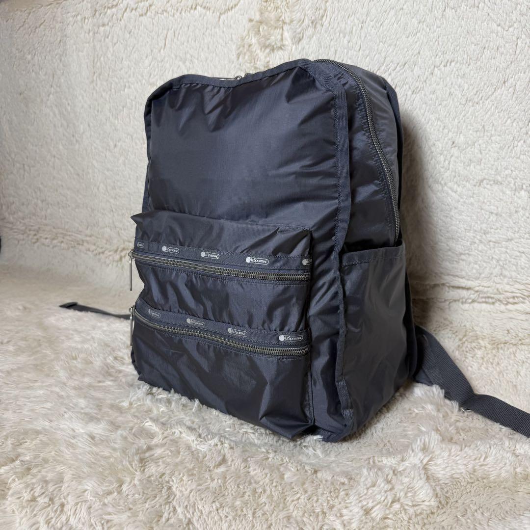 極美品　レスポートサック　エッセンシャル　リュック　シャドーグレー　超軽量