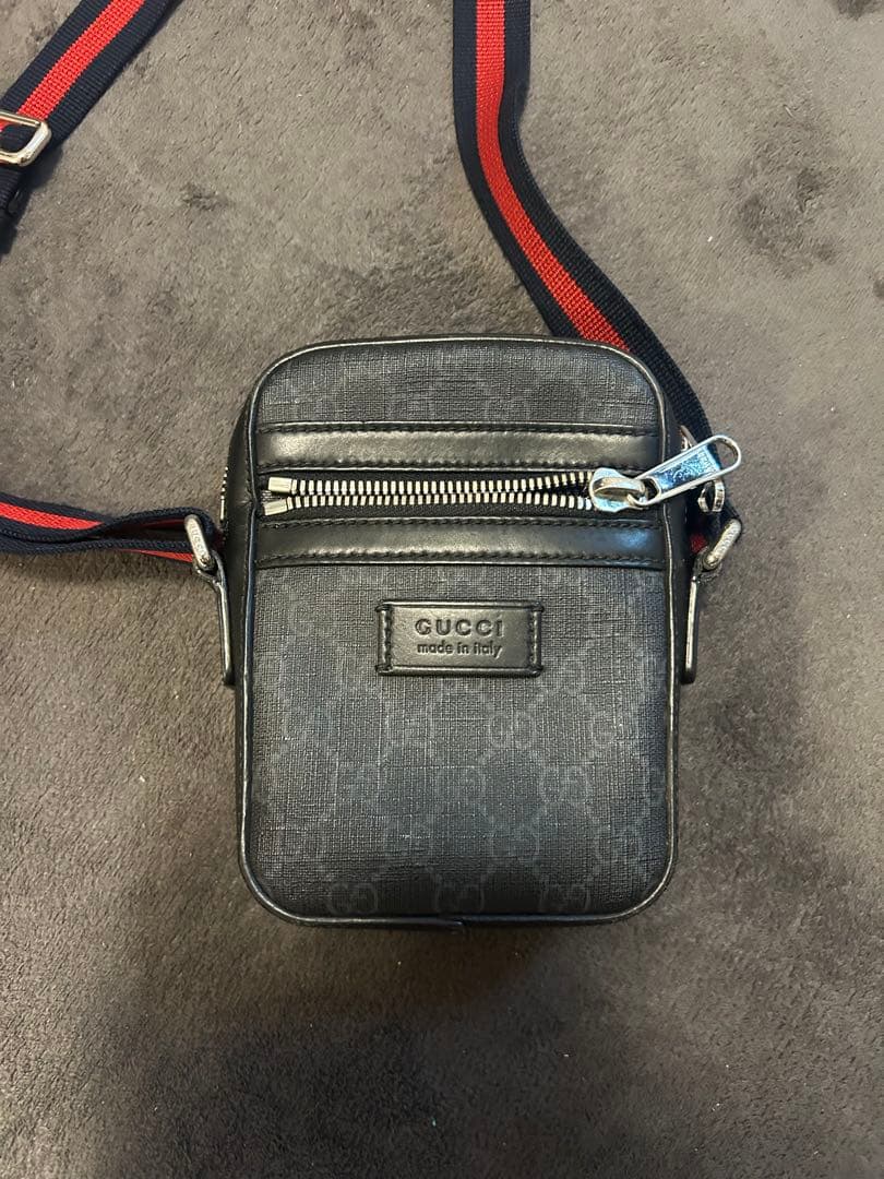 GUCCI ブラックショルダーバッグ