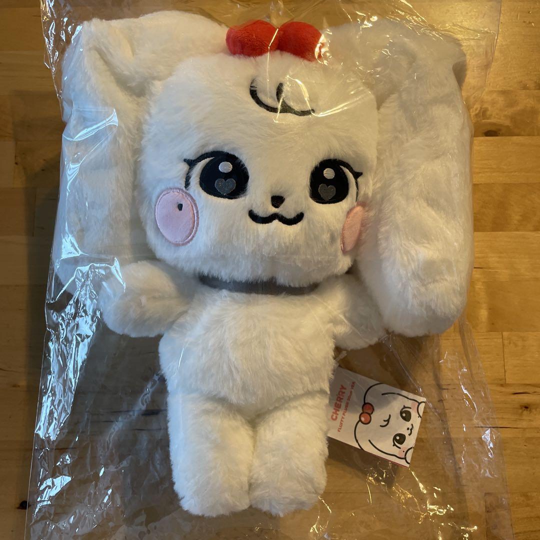 アイドル IVE minive FLUFFY PLUSH 30cm ver CHERRY
