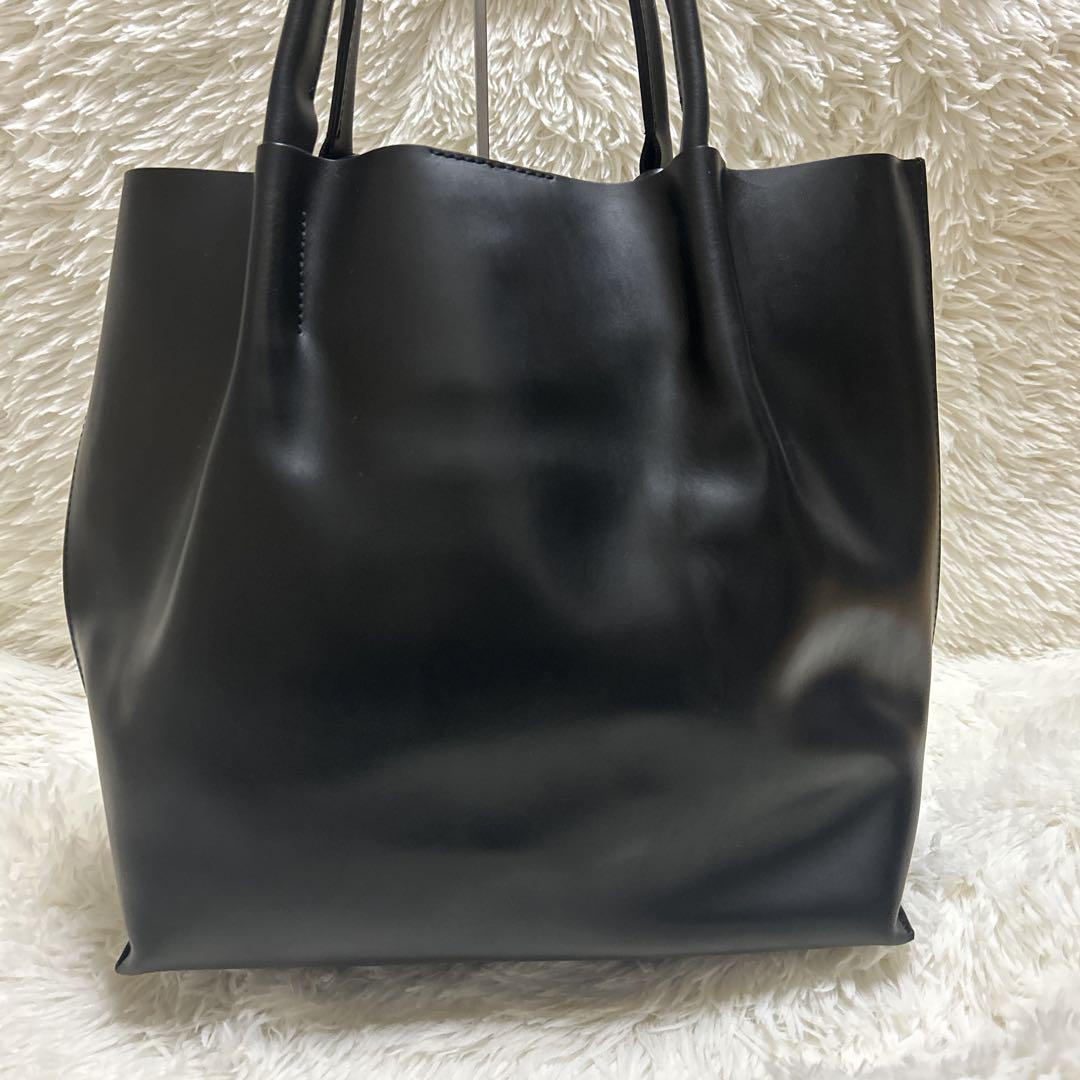 Black x Black｜GIANNI CHIARINI(ジャンニ キアリーニ) │ 公式