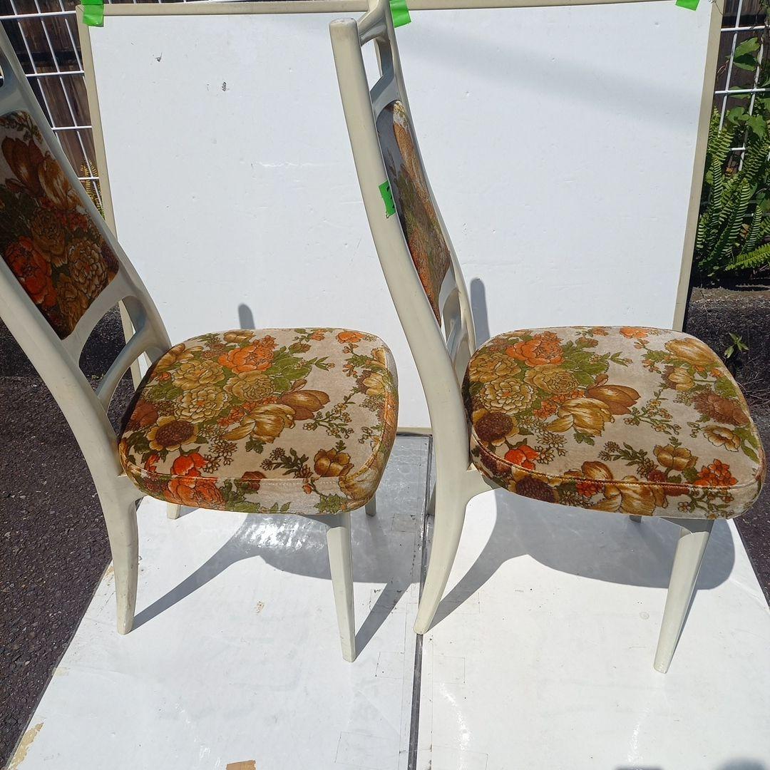 フランスベッド　花柄の椅子2脚セット