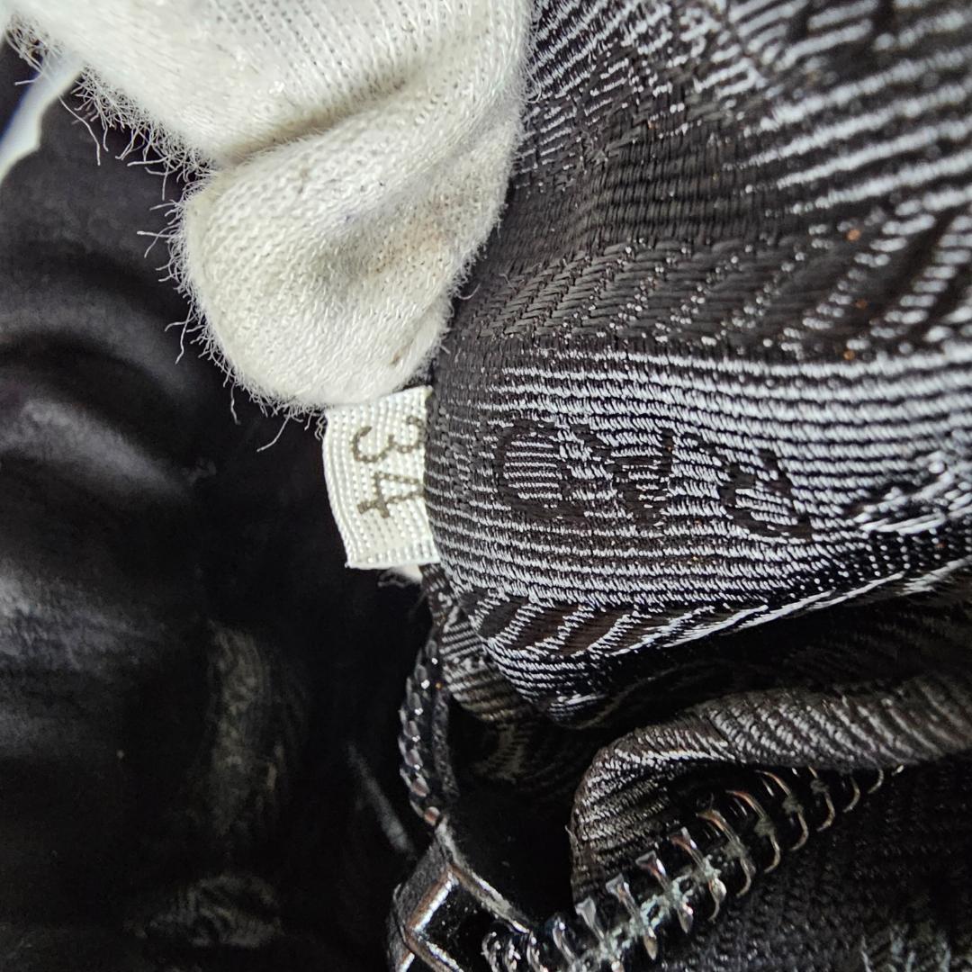 希少 PRADA ビジュー 巾着 ミニバッグ スエード 黒 希少 PRADA ビジュー 巾着 ミニバッグ スエード 黒