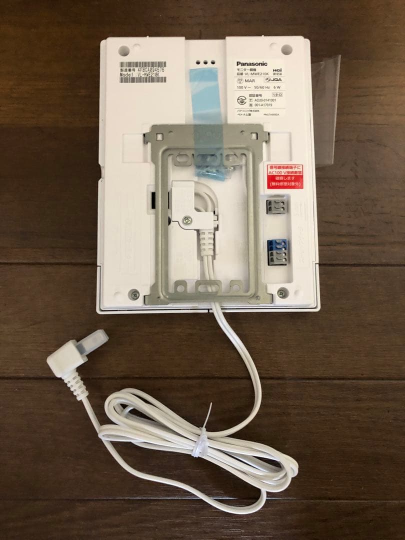 VL-MWE210 x2台(例　1階と2階で其々訪問者に応答可)と玄関子機