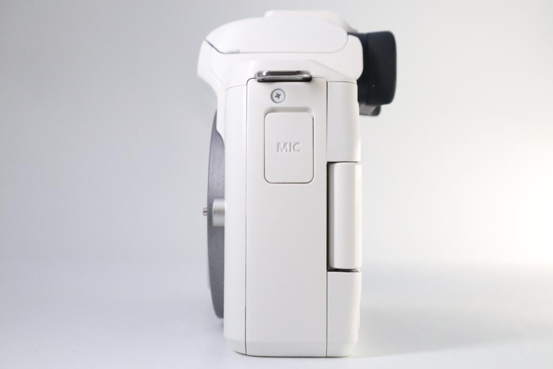 キャノン EOS Kiss M2 白 ・シャッター5000回 動作品a001 - メルカリ