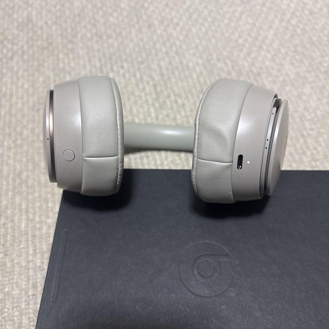 旅行用
 Beats Solo Pro ワイヤレスヘッドフォン
