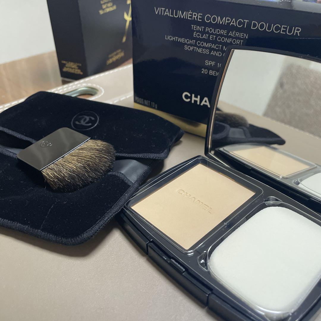 新品未使用！箱付き　CHANELパウダリーファンデーション