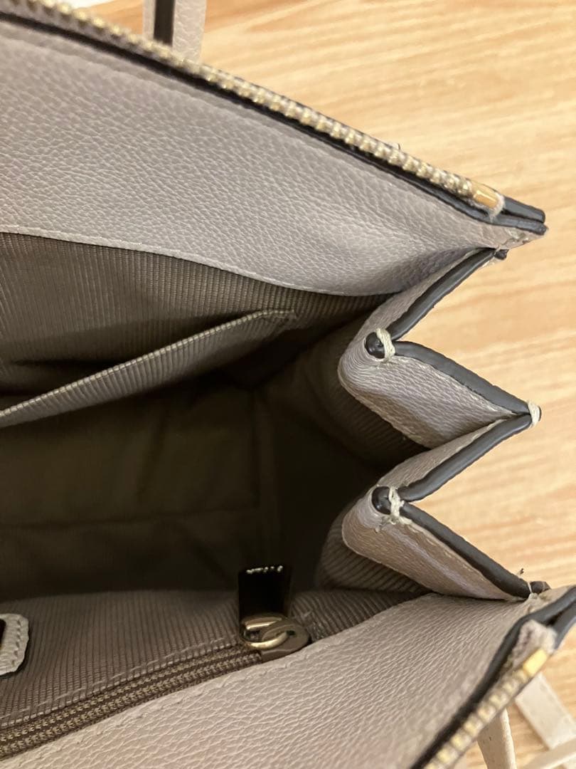 美品 FURLA フルラ ベージュ ショルダーバッグ バッグチャームスカーフ付き