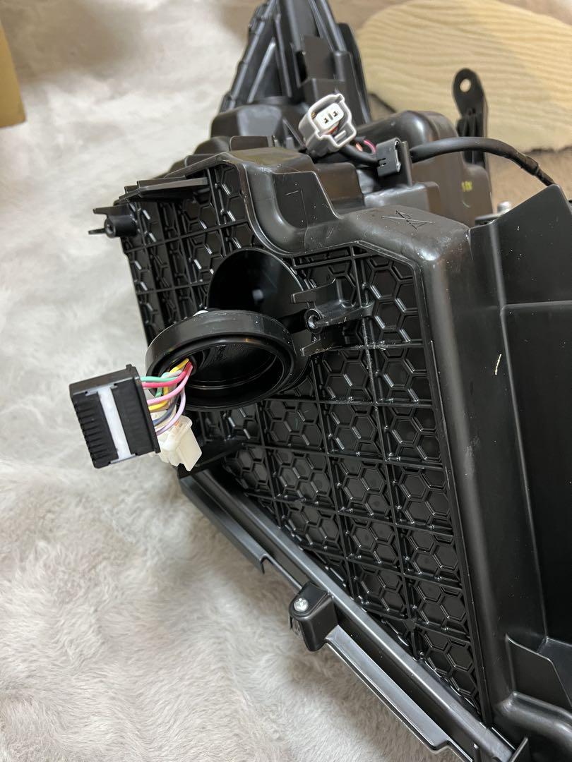 150プラド後期純正ヘッドライト左右新品未使用
