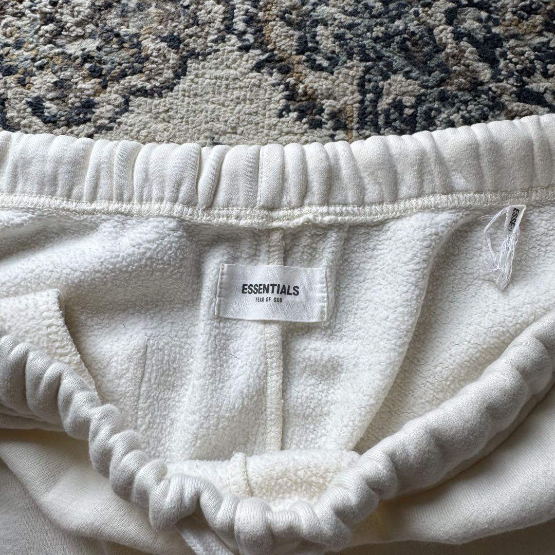 FEAR OF GOD ESSENTIALS アイボリーショートパンツ　Lサイズ