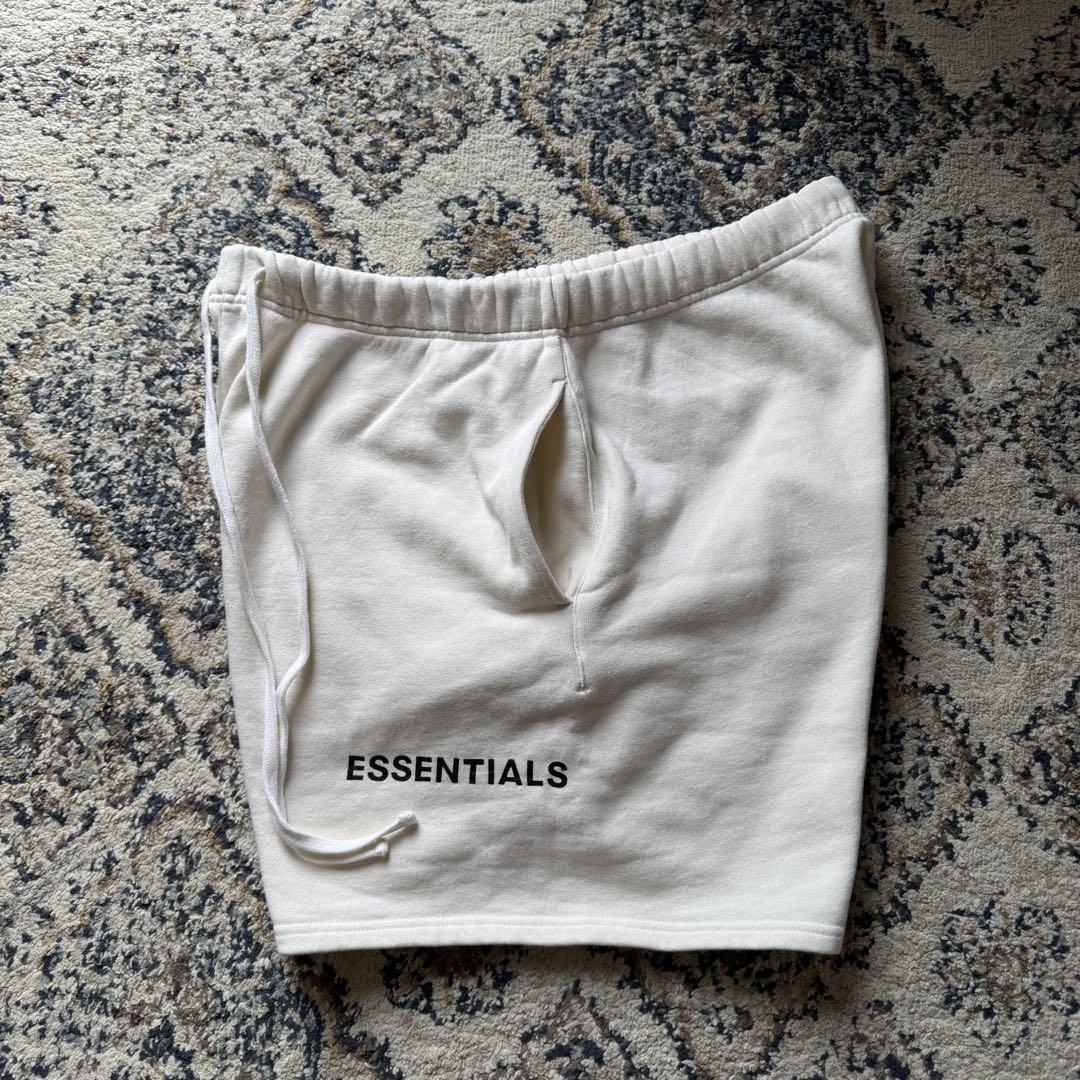 FEAR OF GOD ESSENTIALS アイボリーショートパンツ　Lサイズ