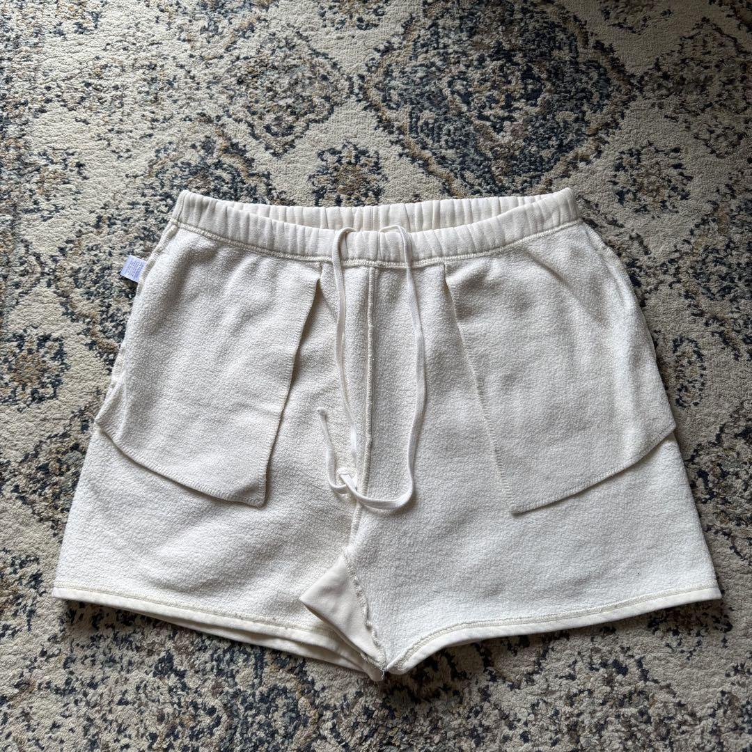 FEAR OF GOD ESSENTIALS アイボリーショートパンツ　Lサイズ