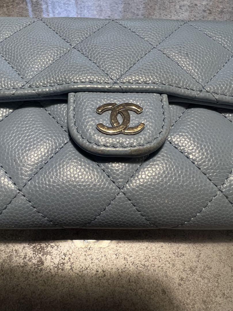 CHANEL 三つ折財布 綺麗な水色