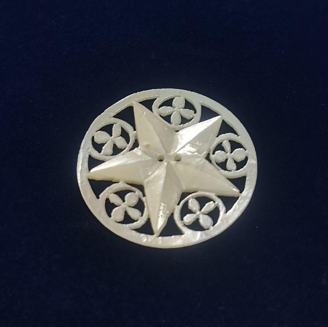 五芒星透かし彫りボタン ハンドメイド