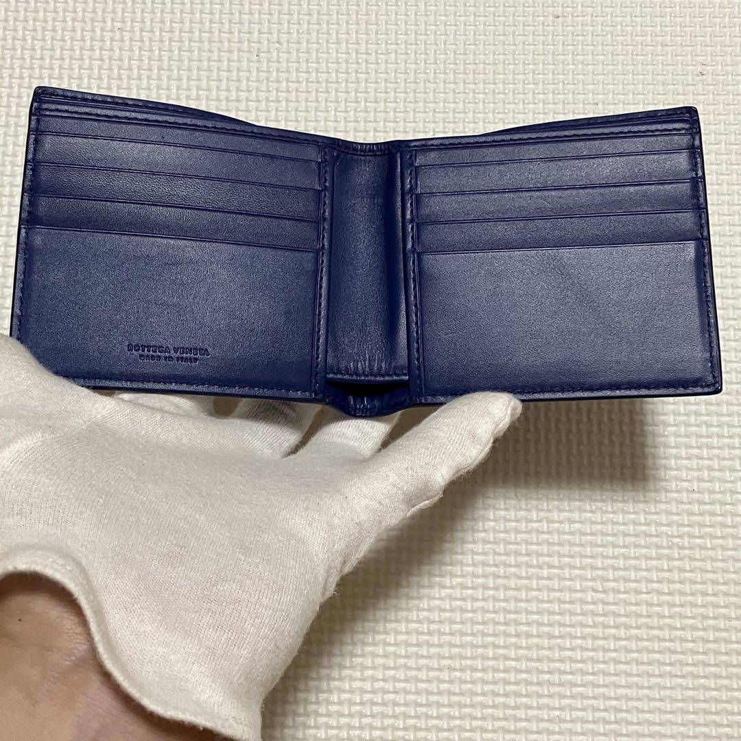 未使用　BOTTEGA VENETA  レザー二つ折り財布　ネイビー　紺