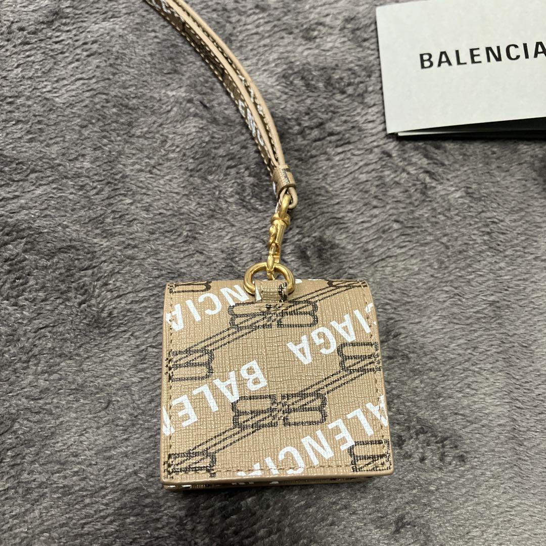 BALENCIAGA バレンシアガ AirPodsケース 第3世代 限定！すぐ届く！BALENCIAGA AIRPODS第3世代ケース チェーン付