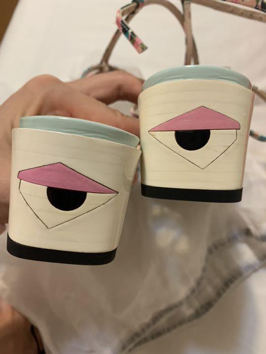 FENDI ベージュ ホワイトサンダル ロゴ入り 2106800534610-1.jpg