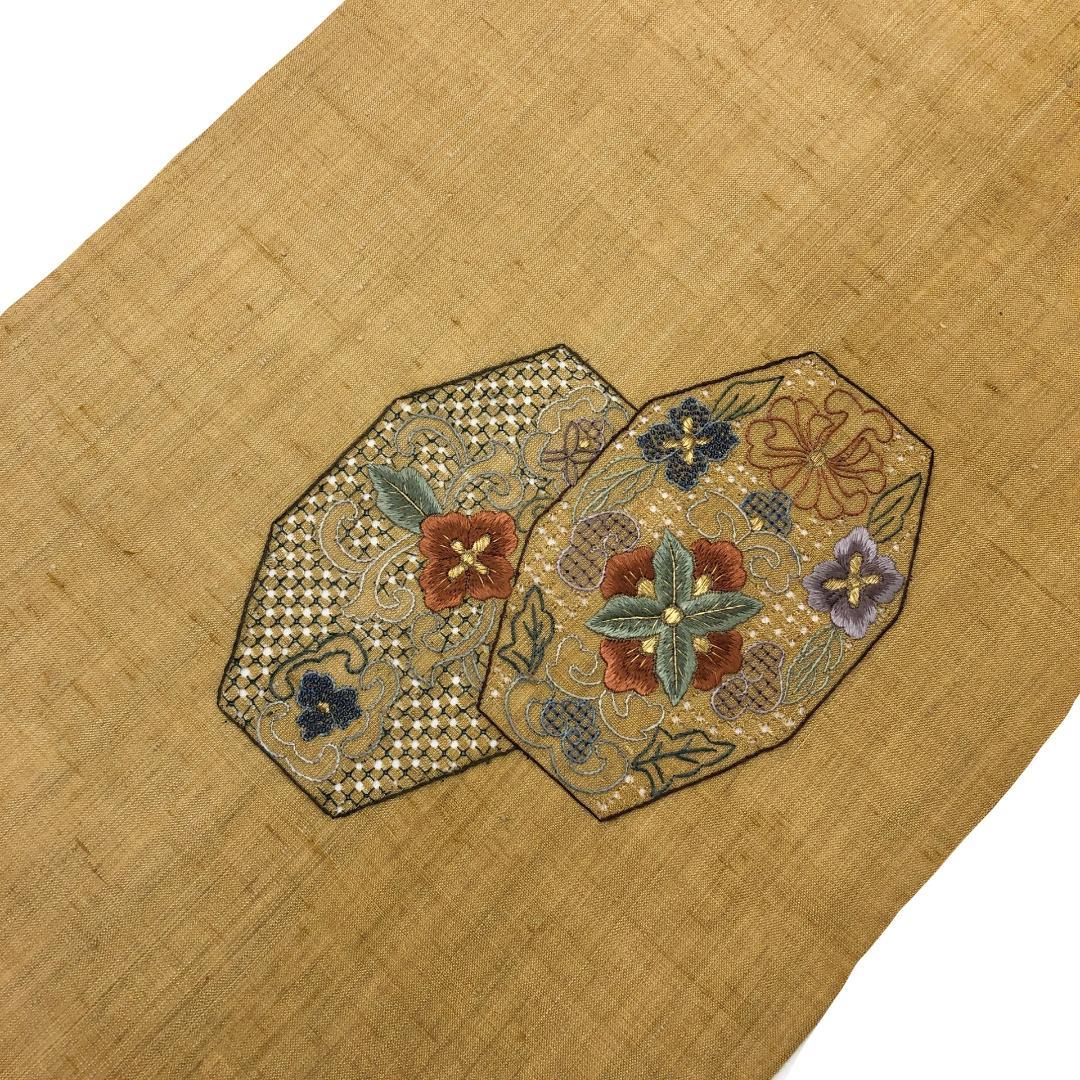 名古屋帯 紬 刺繍柄 汕頭刺繍 相良刺繍 花唐草模様 黄橡色 O