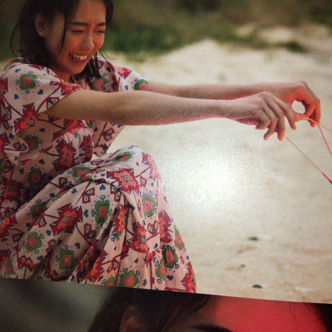Amazon.co.jp: 裸足: 斉藤朱夏1st写真集 (B.L.T.MOOK) : 細居