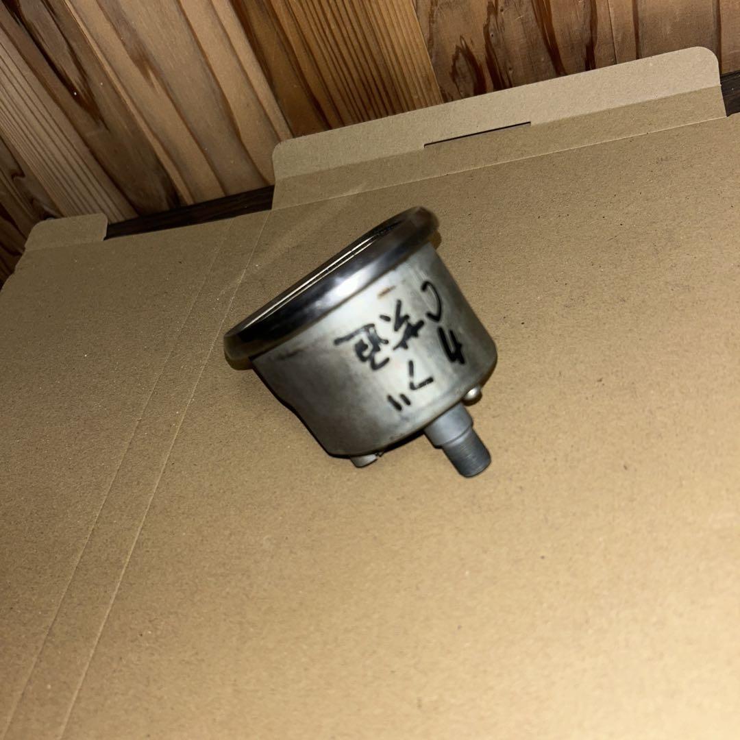 ゼットンです。ホンダリトルカブ等のメーターだと思います。