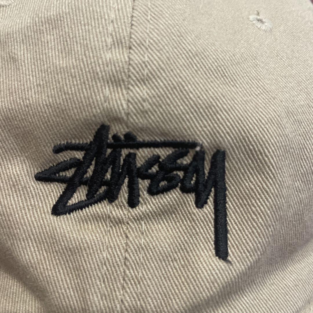 STUロゴ刺繍 ベージュキャップ Stussy ベージュ刺繍ロゴキャップ - メルカリ
