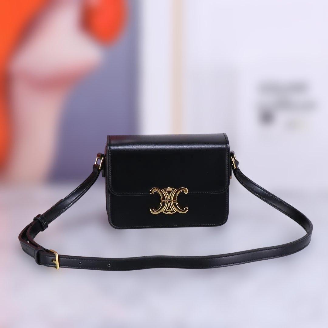 celine ブラックショルダーバッグ ゴールドロゴCELINE