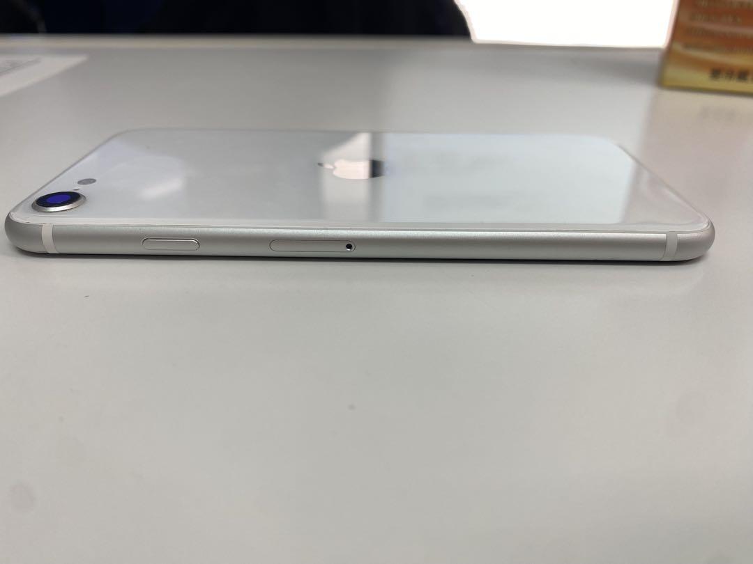 スマートフォン本体 Apple iPhone SE (MHGQ3J/A)