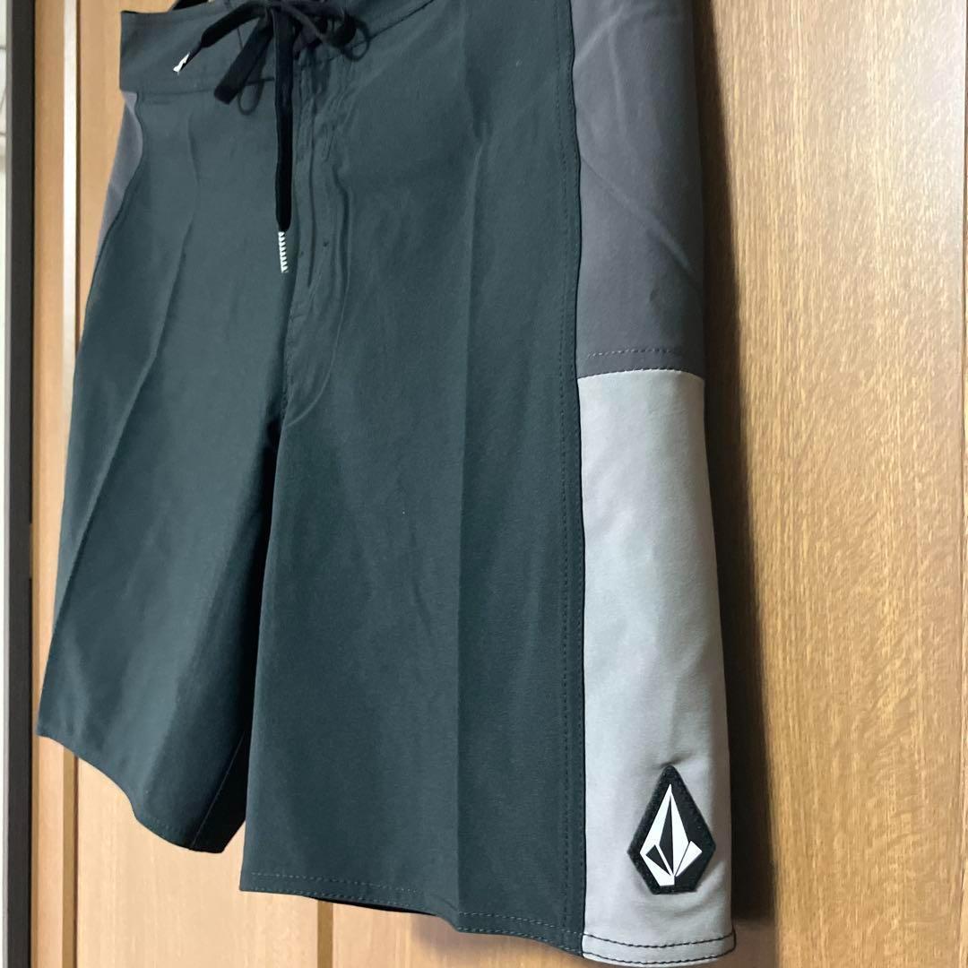 新品未使用 ボルコム ボードショーツ サイズ32インチ 新品】VOLCOM ボードショーツ 32インチ - メルカリ
