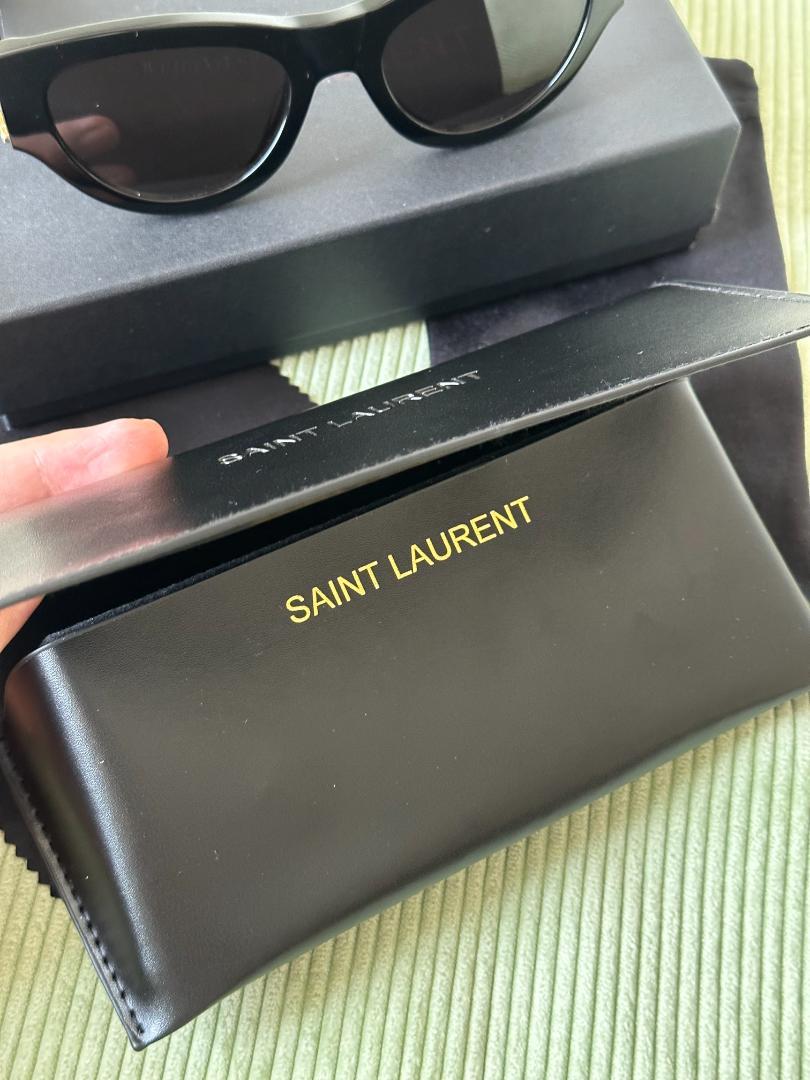 SAINT LAURENT ブラック キャットアイサングラス