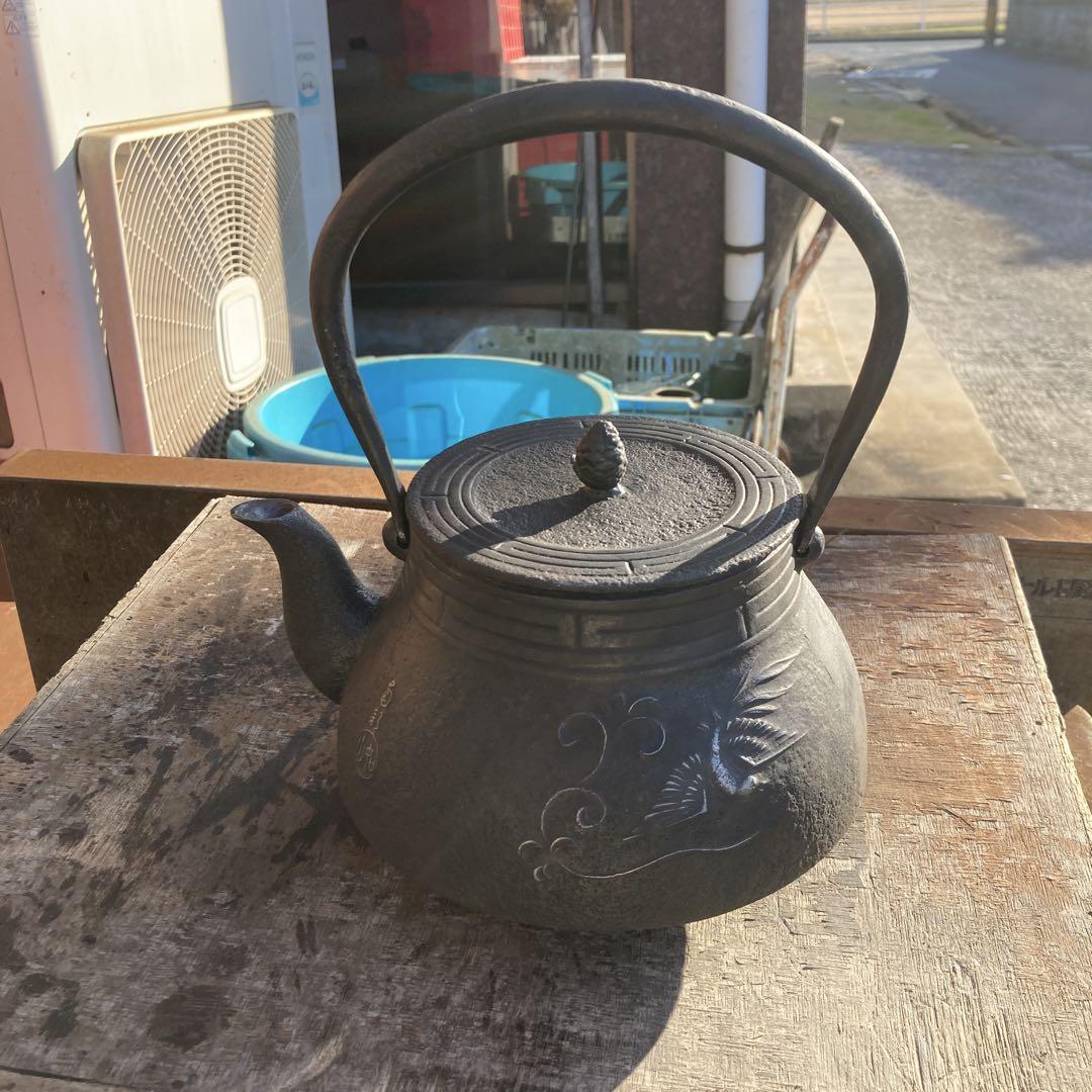 南部花鳥図　鉄瓶