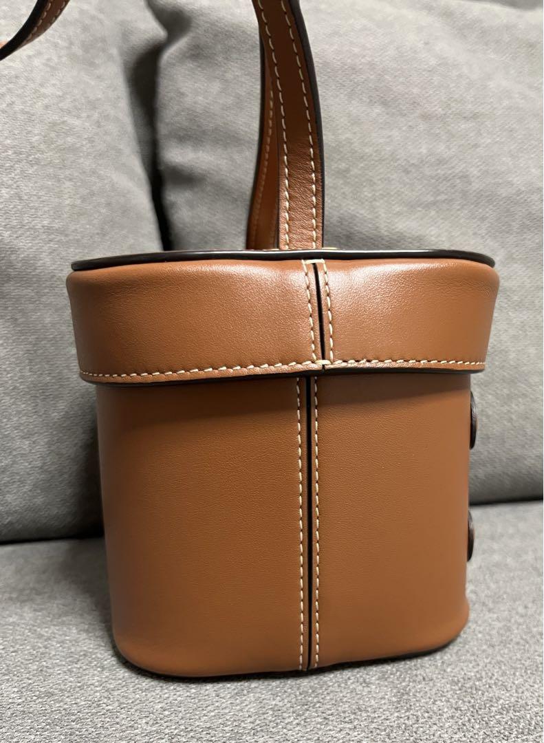 関税込★VIP価格【CELINE】スモールポーチ キュイル トリオンフ CELINE - CELINE キュイル トリオンフ スモールボストン タン