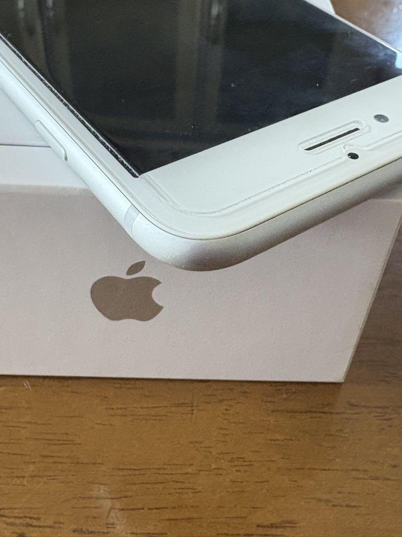 Apple iPhone 8 ホワイト 付属品（充電コード除く）