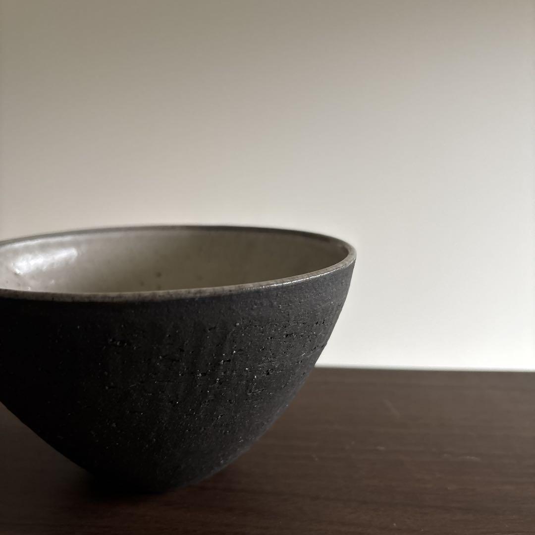 ◻️作家 花岡隆さん　◻️黒マット 粉引 炭化 器
