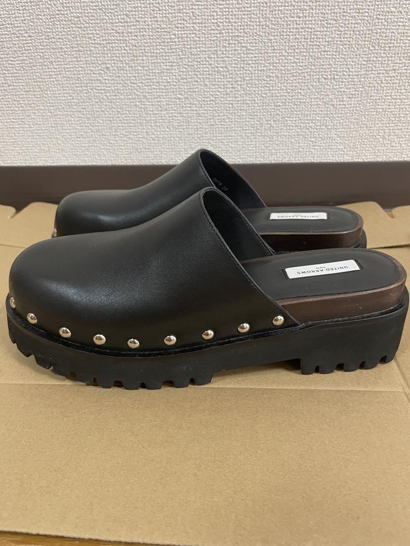 UNITED ARROWS ブラック クロッグサンダル スタッズ付き