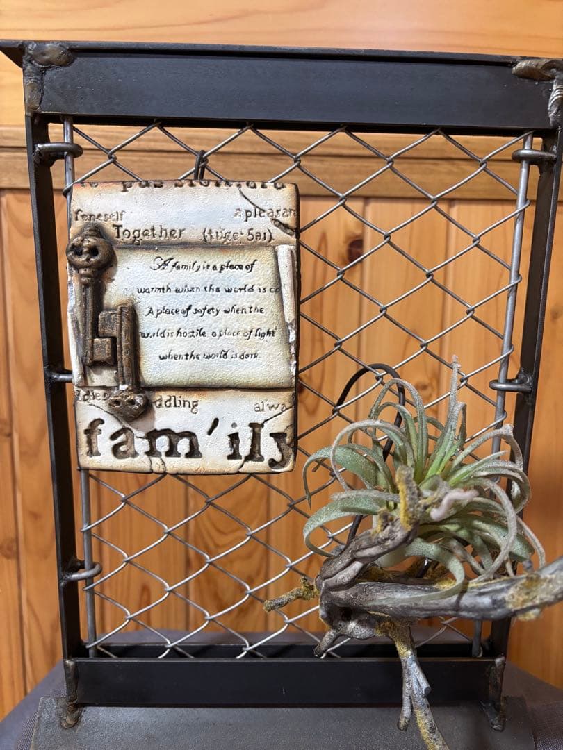 アイアンとメッシュのナチュラル飾り台