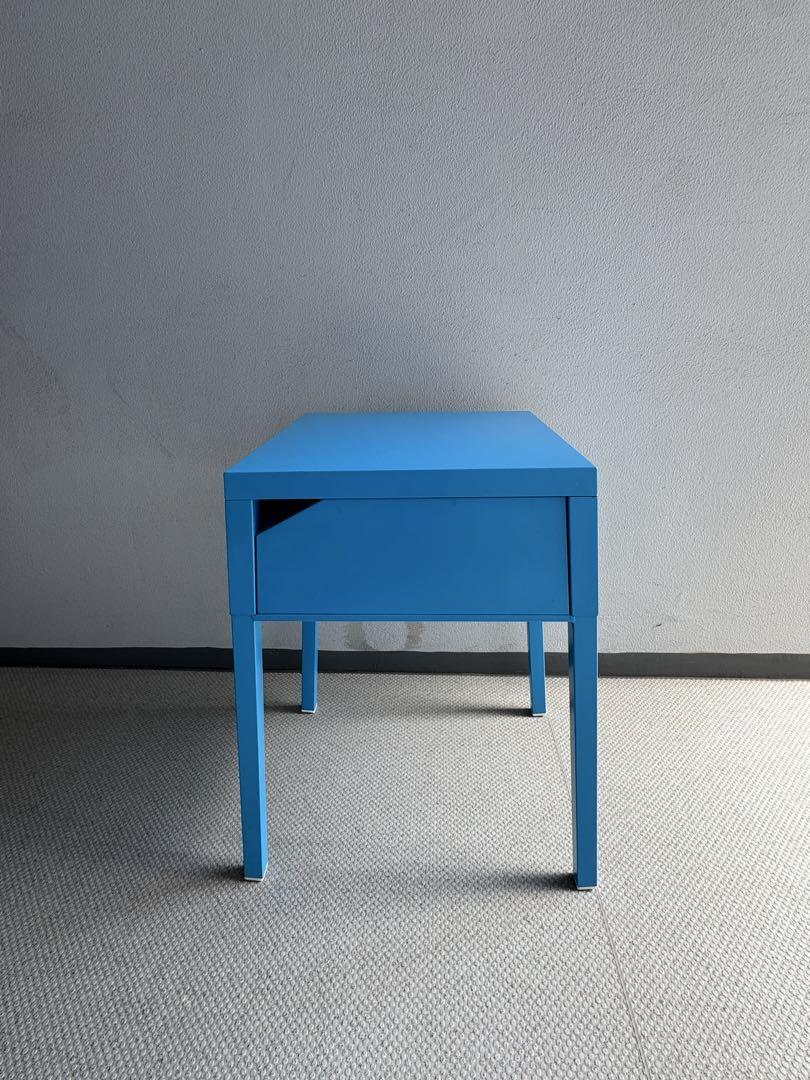 青いサイドテーブル IKEA 廃盤 4,700円