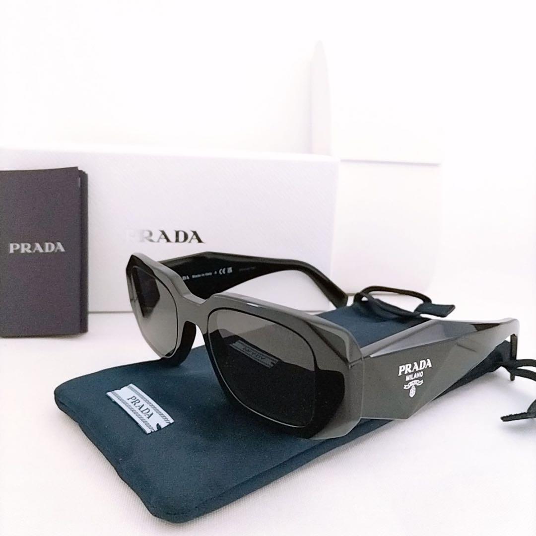 PRADA ブラック サングラス　スクエアサングラス メガネ　プラダ