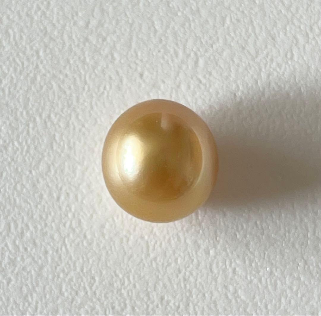 希少カラー！南洋白蝶真珠　片穴　大珠　10.6×11.2mm ナチュラルゴールド