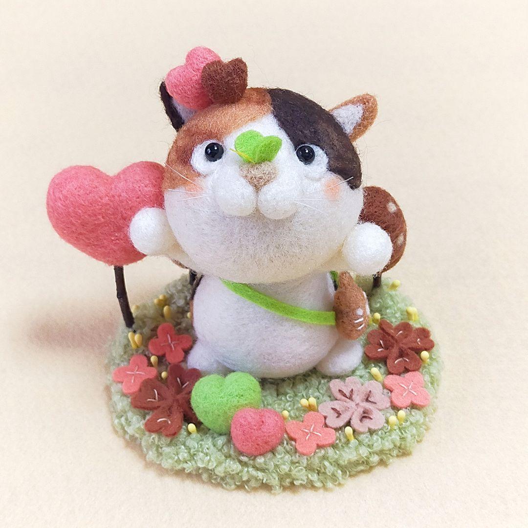 羊毛フェルト 【inuinuページ♬】三毛猫ちゃん ケーキ❀.*゜ ✿羊毛フェルト✿三毛猫ちゃん✿ハート✿ピンク✿