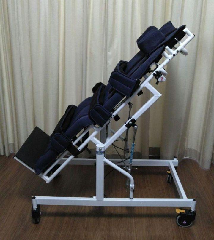 【極美品】立位保持装置　立位台　スーパインボード　オットマン付き　であい工房 極美品】立位保持装置 立位台 スーパインボード オットマン付き