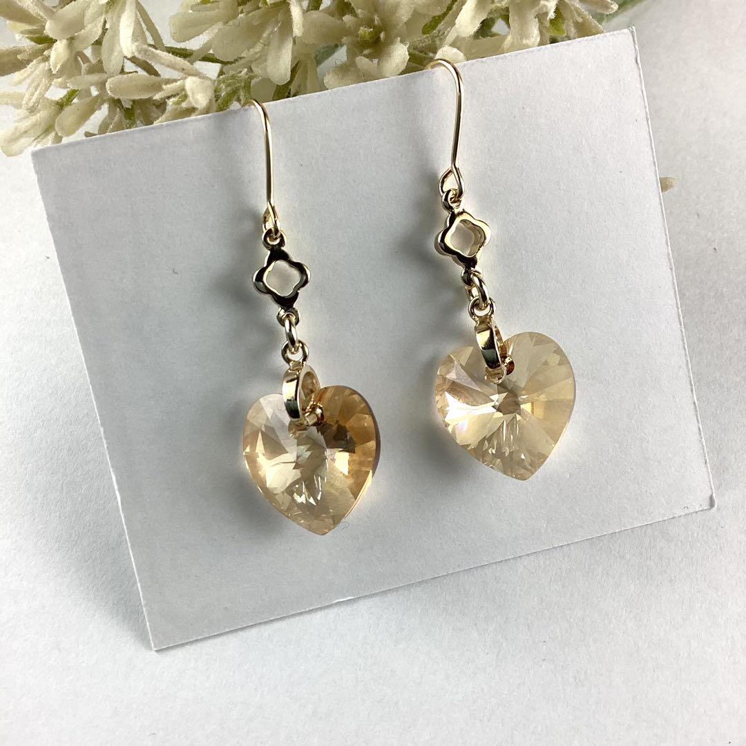 SWAROVSKI Hyperbola ハートスタッドピアス タイムメカ Swarovski 5683576 Hyperbola Blue Heart Stud Earrings