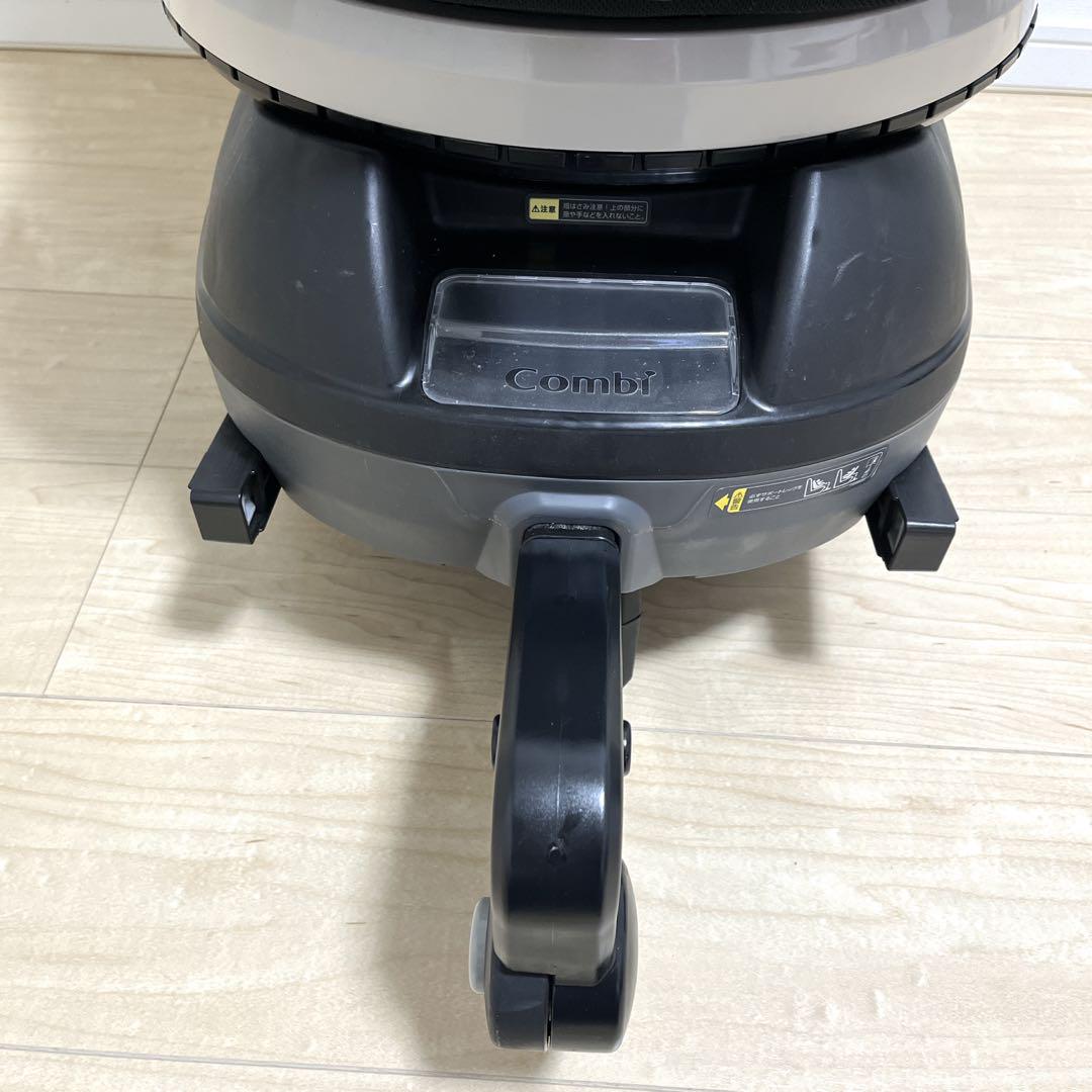 Combi コンビ